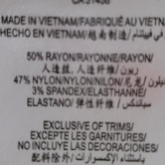 ✨NWT✨ BCBG Lace V-Neck Shortsleeve Blouse - Picture 7 of 7